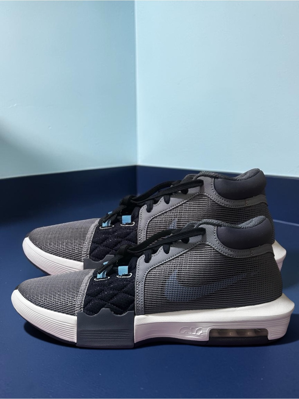 Nike LeBron Witness VIII 
Mid-Top Sneakers in Gray, Black and White